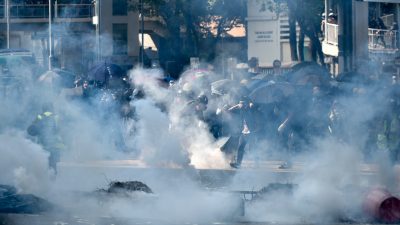 Hongkong: Demonstrant überlebt Brustschuss durch Polizei