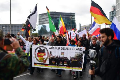 „Wir für Deutschland“: 1500 Menschen zogen am Tag der Deutschen Einheit durch Berlin