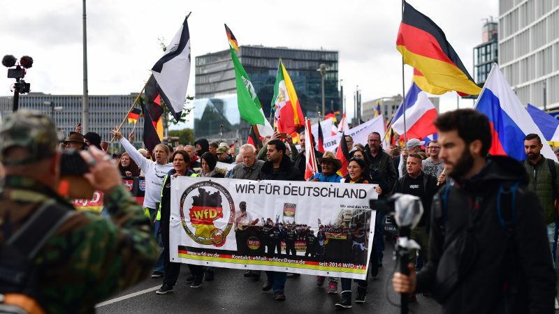 „Wir für Deutschland“: 1500 Menschen zogen am Tag der Deutschen Einheit durch Berlin