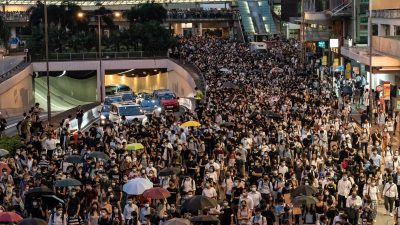 Hongkong-LIVESTREAM: Erneute Massenproteste gegen KP-Einfluss – Polizist schießt auf 14-Jährigen
