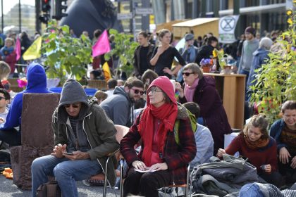 „Extinction Rebellion“: GdP-Vorsitzender sieht Straßenblockaden durch Versammlungsfreiheit gedeckt – Berliner Polizei setzt Räumung fort