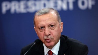 Erdogan: „Hey Griechenland, diese Menschen kommen nicht zu dir.. Mach du doch auch die Tore auf“