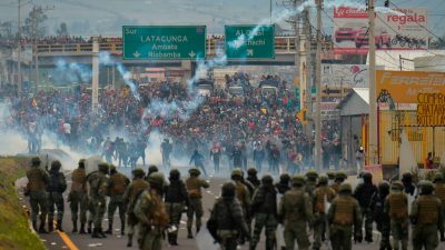 Krise in Ecuador: Regierungssitz verlegt, Erdölförderanlagen besetzt, Ausnahmezustand verhängt