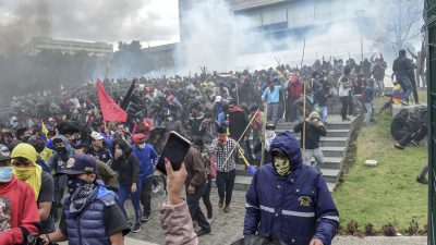 Ecuador: Proteste spitzen sich zu – Demonstranten stürmen Parlament
