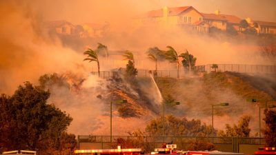 USA: Großflächige Waldbrände in Südkalifornien sind teilweise unter Kontrolle