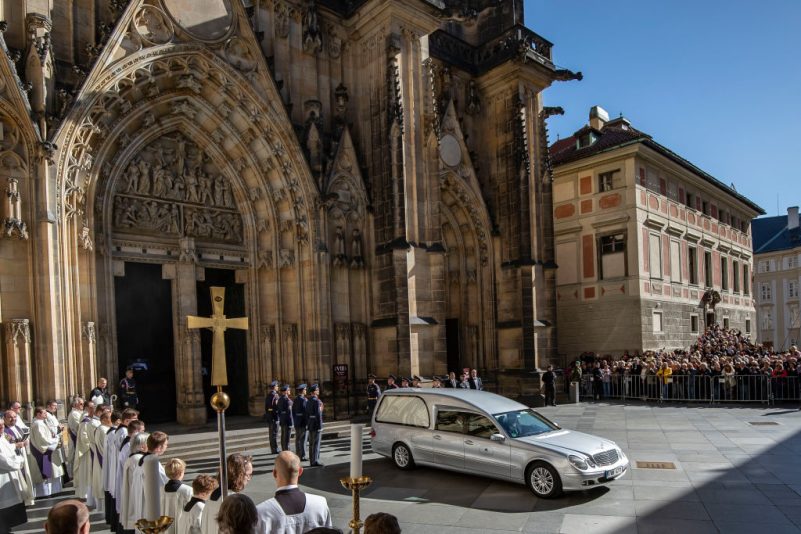 Staatstrauer und letzte Ehre für Karel Gott – Requiem im Prager Veitsdom