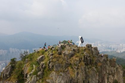 “Lady Liberty”: Demokratie-Aktivisten errichten Statue auf Hongkonger Berg