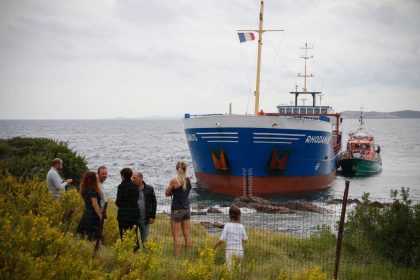 Frachtschiff läuft vor Korsika in Meeresreservat auf Grund: Experten planen Abtransport