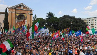 Italien soll kein „Flüchtlingslager Europas“ sein: Salvini führt Großkundgebung gegen Regierung an
