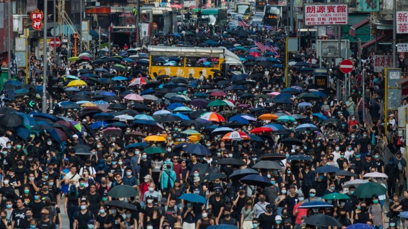 Hongkong: 350.000 Menschen gehen trotz Polizeiverbot auf die Straße