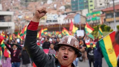 Neuwahlen in Bolivien nach Massenprotesten und revoltierender Polizei und Armee