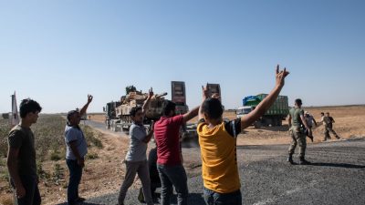 Weltweit wächst der Druck auf Ankara – Armee setzt Vormarsch in Nordsyrien fort