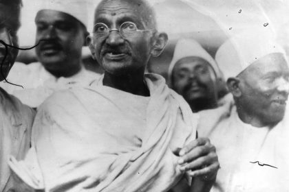 “Der erste echte Inder”: Wie Mahatma Gandhi mit seinem Gewand Indien einte