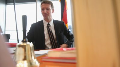 Sensburg: Thüringer Polizisten auf AfD-Landesliste sollen auf Verfassungstreue überprüft werden