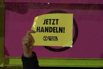Klimaaktisten von Rebellion Extinction blockieren Potsdamer Platz bis in den Morgen