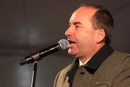 Messer-Freiheit für anständige Bürger und Kriminelle in den Knast