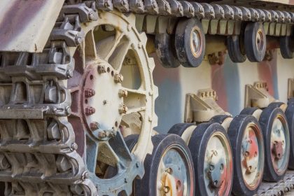 Kassel: Prokurdische Aktivisten ketten sich an Werkstor von Rüstungsfabrik
