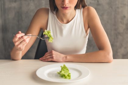 Gesundheitsstudie: Fast jeder fünfte junge Mensch zeigt Symptome einer Essstörung