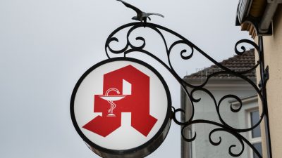 Nach Todesfällen durch Vergiftung: Kölner Apothekenbetreiber klagt auf Wiedereröffnung