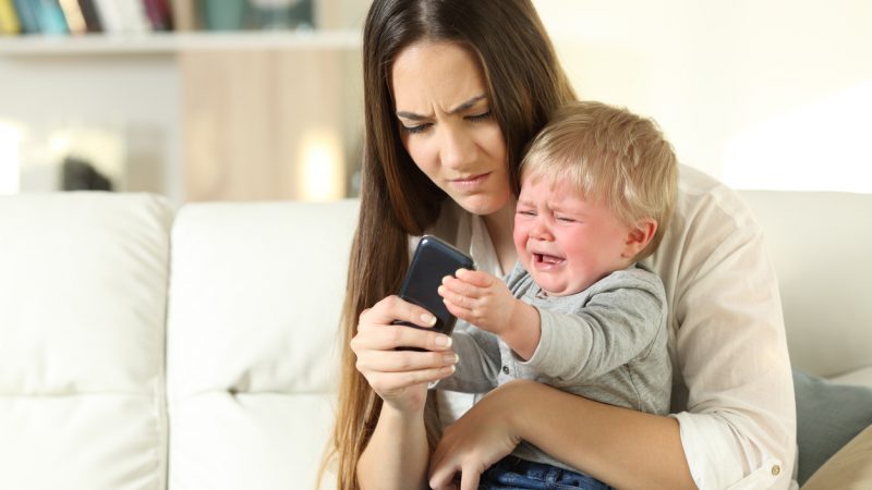 Einjährige im Smartphone-Hype: Wie sich der digitale Fortschritt auf Kinder auswirkt