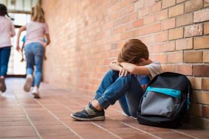Mädchen (9) schenkt Mobbing-Opfer neue Schuhe – “Sie haben sich über ihn lustig gemacht”
