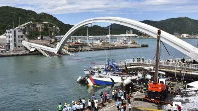 Taiwan: Vier Leichen nach Brückeneinsturz geborgen