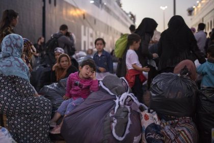 Nach Brand im Migrantenlager: 200 Migranten werden aufs griechische Festland zurückgeschickt