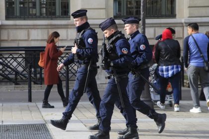 Messerangriff in Paris: Ermittlungen wegen Terror-Verdachts