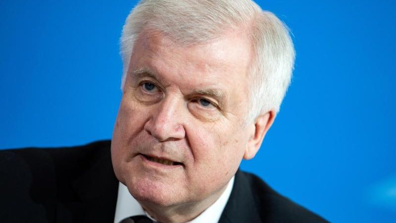 Bundestag: Seehofer stellt Sechs-Punkte-Programm gegen Antisemitismus vor