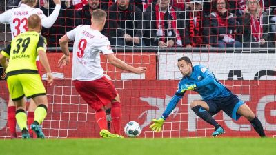 FC Köln gewinnt Kellerduell – Paderborn weiter sieglos