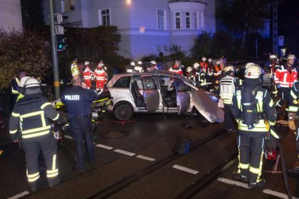 Bielefeld: Familie verunglückt nach Hochzeit: 16-Jähriger stirbt