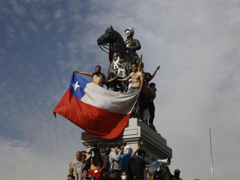 Zerrissenes-Land-Wahl-zwischen-Kommunistin-oder-Sohn-eines-Wehrmachtsoffiziers