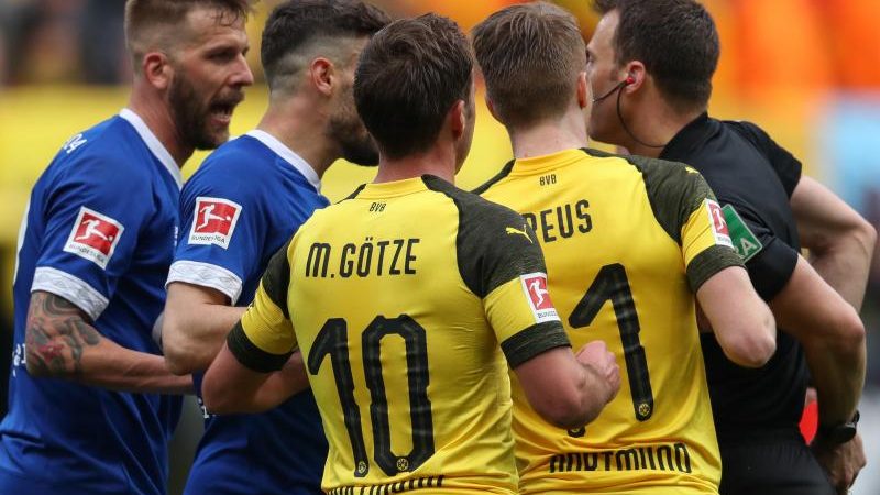 Bundesliga: Spannendes Revierderby Schalke 04 gegen Dortmund endet torlos