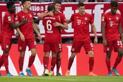 Mühsamer Bayern-Sieg mit Lewandowskis Rekord-Tor