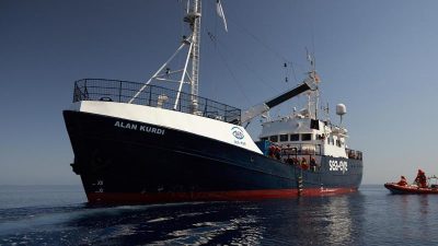 Deutsches Rettungsschiff nimmt 78 Migranten auf