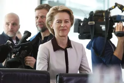 EU: Grünes Licht für von der Leyens Kommission - Parlament bestätigt neues Team