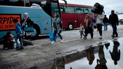Blockade in Nordgriechenland: Migrantenbusse müssen umkehren