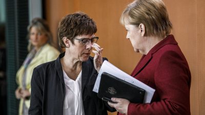 FDP warnt vor „höchst fragwürdiger“ Merkel-Praxis – AKK nahm ohne Amt an Geheimsitzungen teil