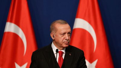 Erdogan droht in Ungarn erneut mit „Öffnung der Türen“ für Migranten