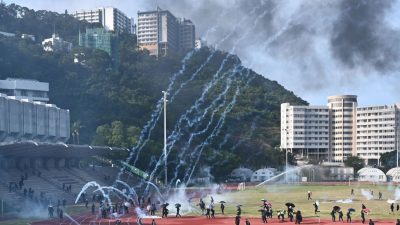 China warnt: Armee steht bereit – Zusammenstöße auch an Hochschulen
