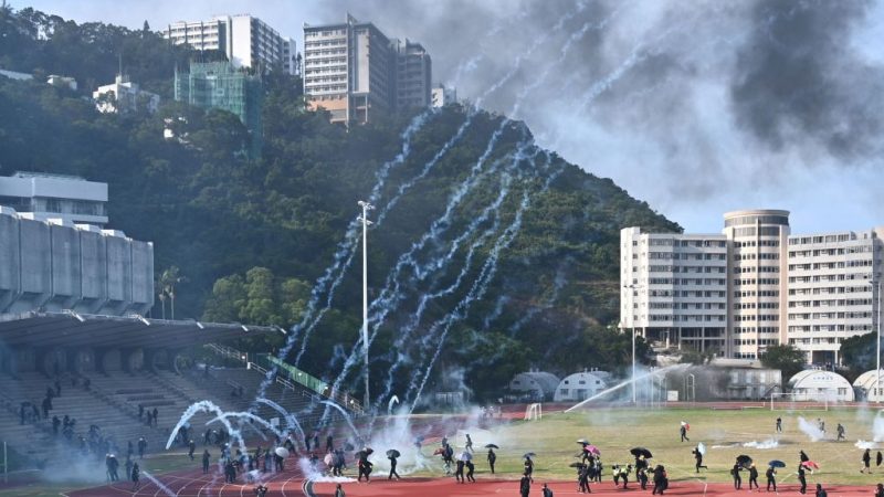 China warnt: Armee steht bereit – Zusammenstöße auch an Hochschulen