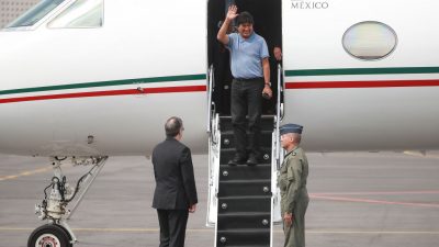 Mexikos Präsident ist stolz darauf, dem gestürzten bolivianischen Präsidenten Asyl zu gewähren