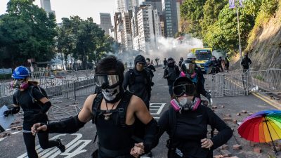 Oberstes Gericht in Hongkong erklärt Vermummungsverbot für „verfassungswidrig“
