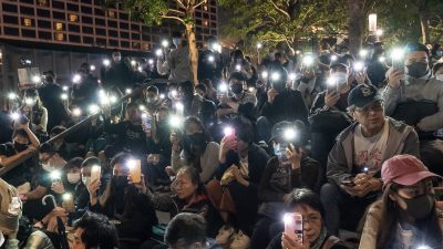 Verzweifelte Stimmung in Hongkong: Dutzende Demonstranten entkommen aus umstellter Universität