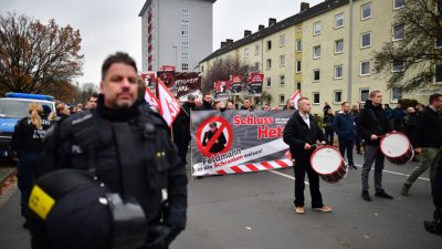 7000 Menschen demonstrieren gegen NPD unter dem Motto „Bunt statt braun in Hannover“