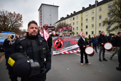 7000 Menschen demonstrieren gegen NPD unter dem Motto „Bunt statt braun in Hannover“