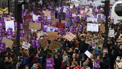 Frankreich: #Noustoutes-Bewegung demonstriert mit Tausenden gegen Gewalt an Frauen