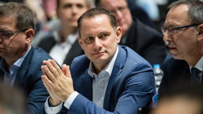 AfD-Chef Chrupalla: „Querdenker“ gehören zum Bürgertum – Wasserwerfer vor Bundestag unangemessen