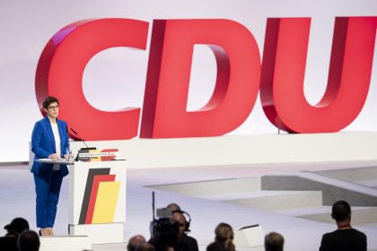 Doch keine Urwahl, dafür aber attraktive Riester-Rente, deutsche Flaggen und Steuerentlastungen