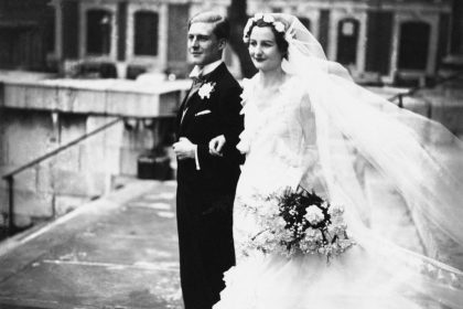 Das Hochzeitskleid, das vom Himmel fiel: Dieses Kleid rettete dem Bräutigam das Leben
